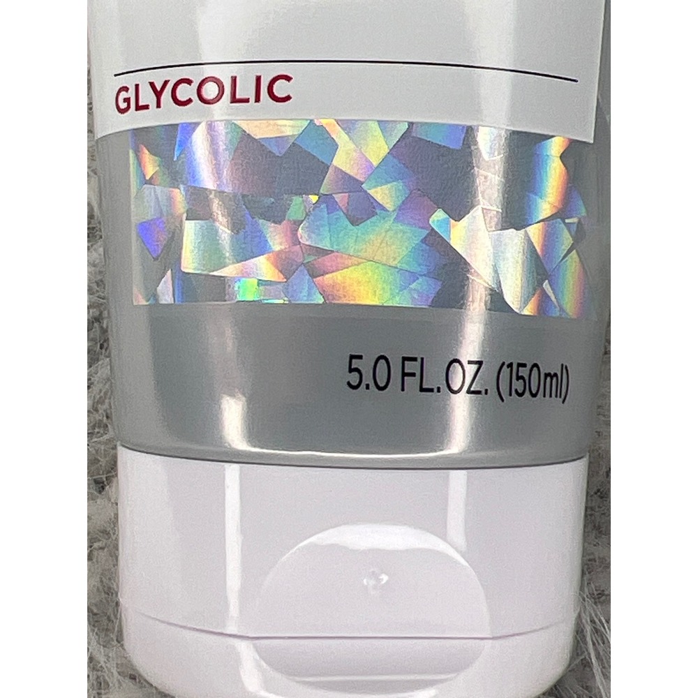 LOreal Paris Revitalift Bright Reveal Glycolic Scrub Cleanser 5oz New - Picture 3 of 3